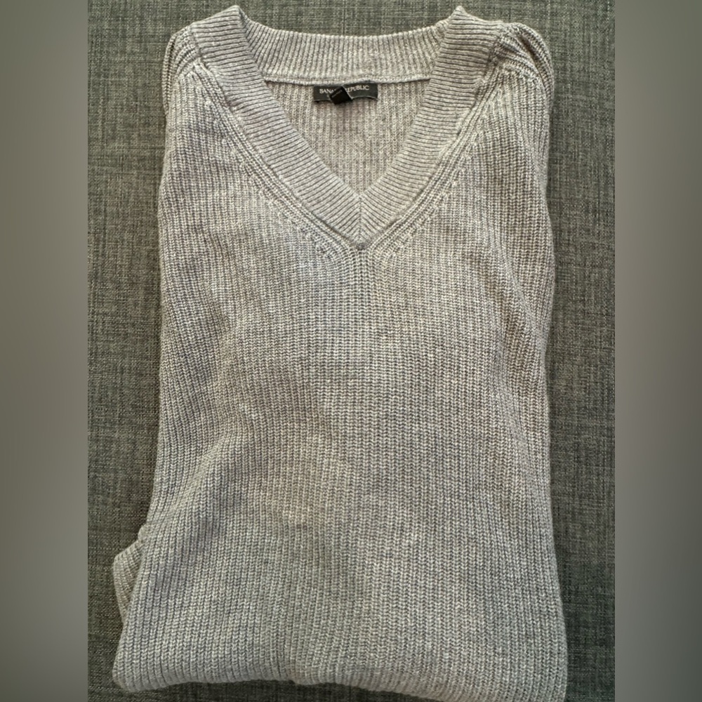Cozy, Soft V—Neck, Perfect for Fall (L)